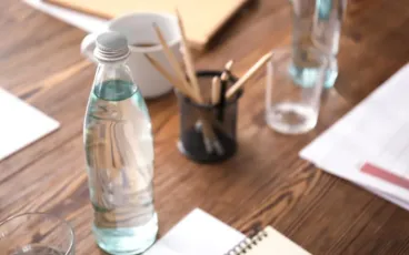 come-bere-piu-acqua-in-ufficio