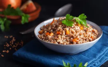 grano-saraceno-con-ceci-edamame-e-carote