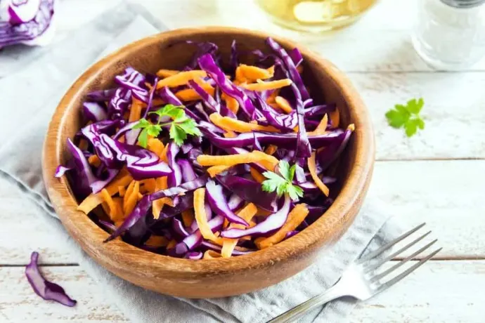 1-mangiare-insalata-prima-dei-pasti